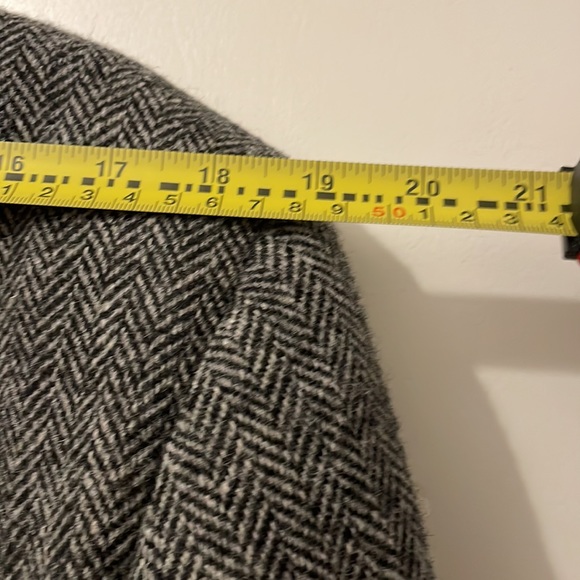 40R Harris Tweed Jos A Bank Sport Coat, Black/White (grey) herringbone, like new - Picture 8 of 12